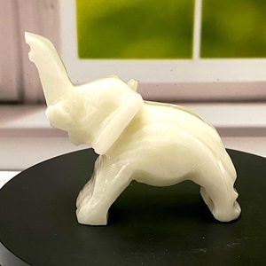 Beautiful Vintage Carved Green Onyx Stone Elephant 131g